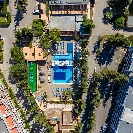 Apartman Stylish With Pool By Lovelystay
